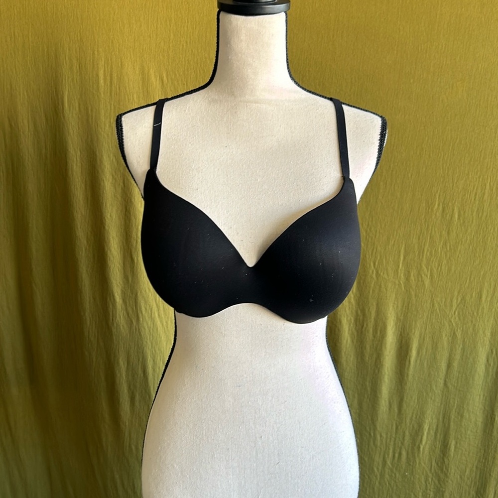 Victoria’s Secret 36D Black Padded Underwire Bra
